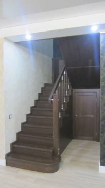 Классическая лестница с кладовкой